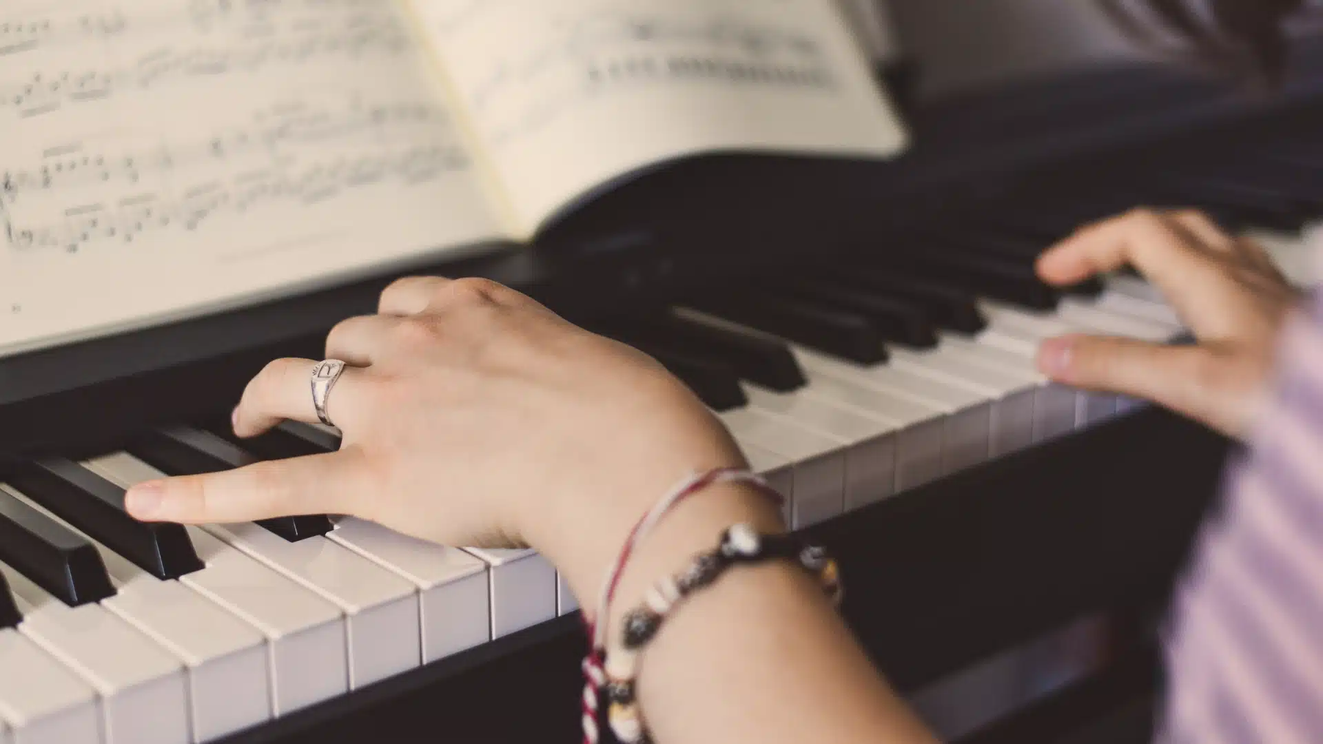 aprender a tocar piano